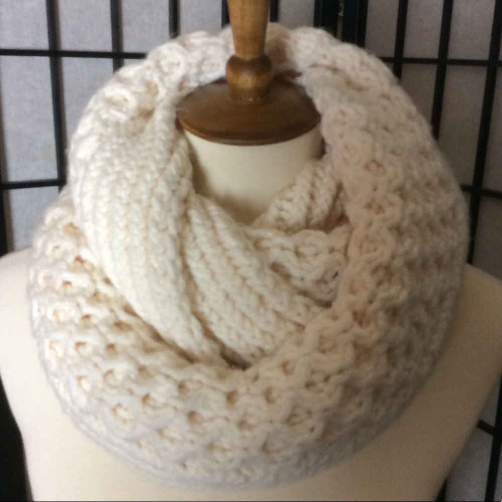 Infinity Scarf in Ivory!